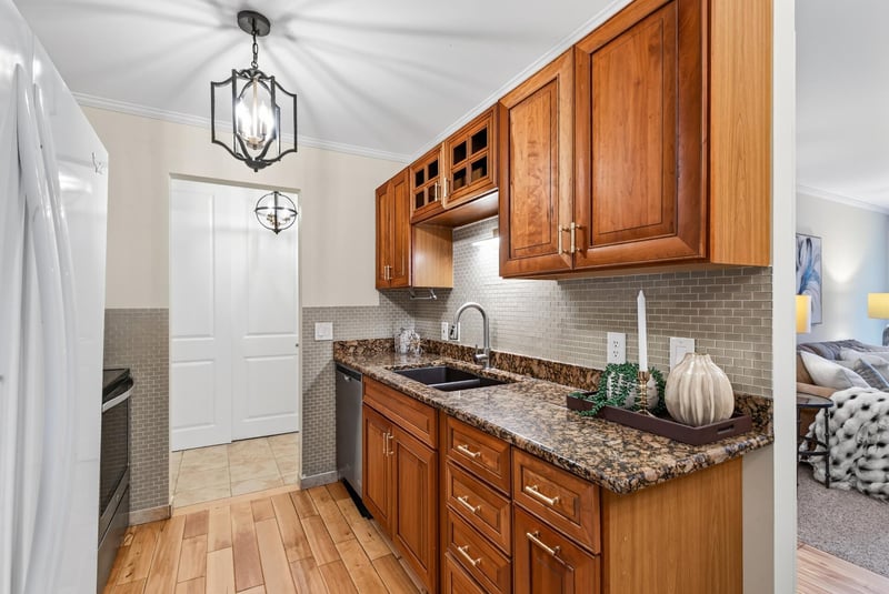 205 Barry Ave S #306, Wayzata, MN 55391