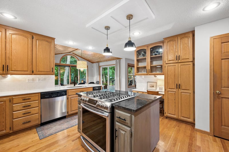 17727 Kingsway Pa, Lakeville, MN 55044