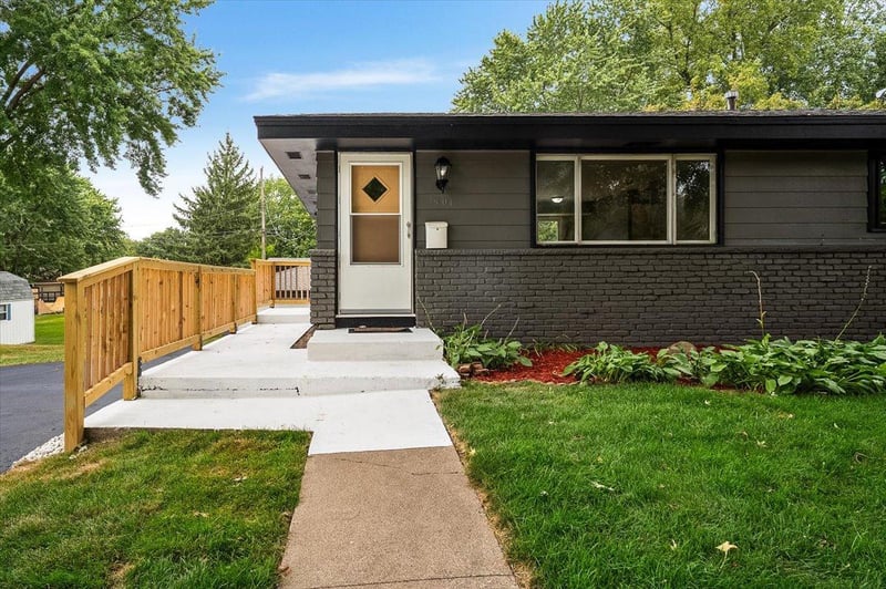 1401 Winnetka Ave N, Golden Valley, MN 55427