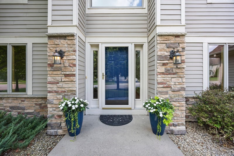 18462 Gladstone Blvd N, Maple Grove, MN 55311