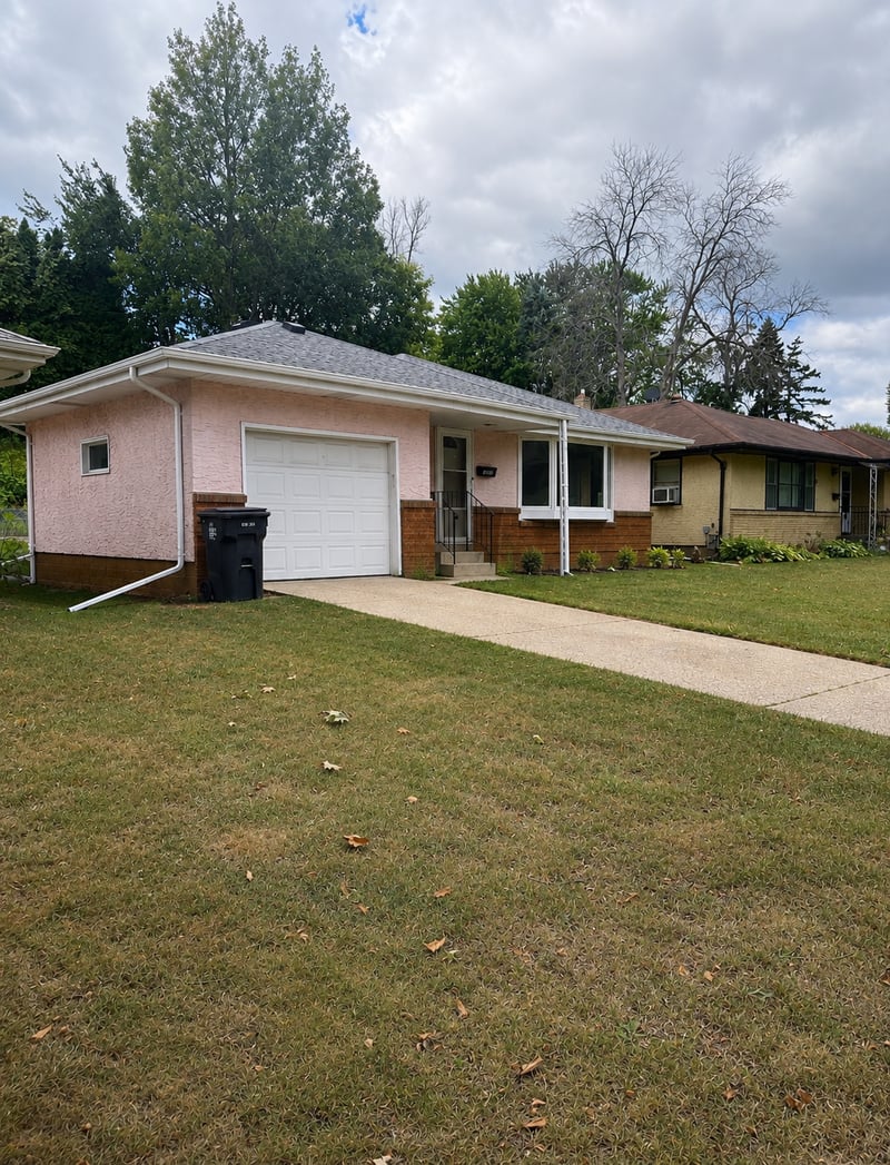 1600 Suburban Ave, Saint Paul, MN 55106