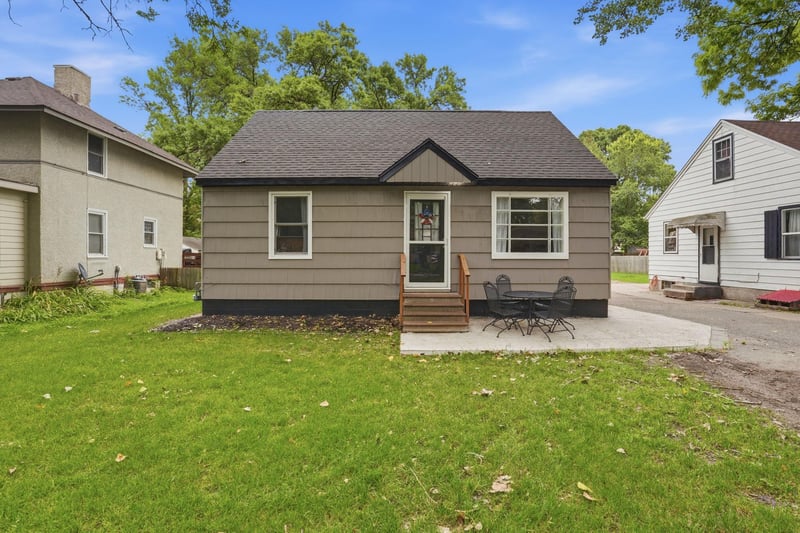 615 16th St SW, Willmar, MN 56201