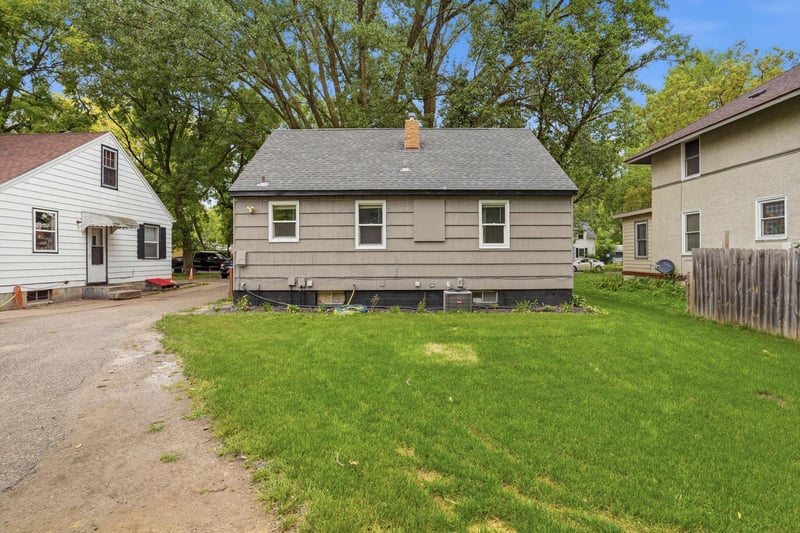 615 16th St SW, Willmar, MN 56201