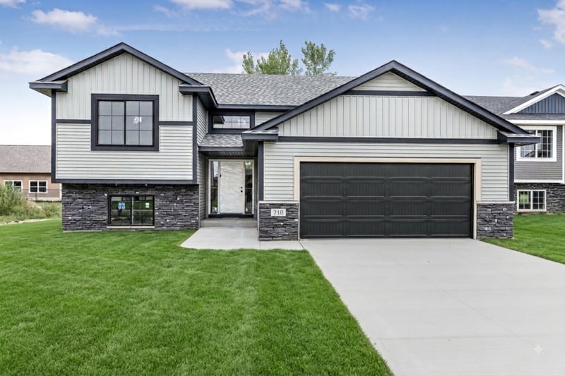 718 Margaret Ave NE, Isanti, MN 55040