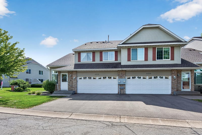 6193 Courtly Rd #E, Woodbury, MN 55125