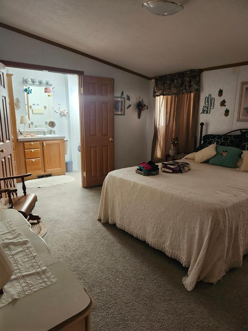 918 Peters Ct, Lake City, MN 55041
