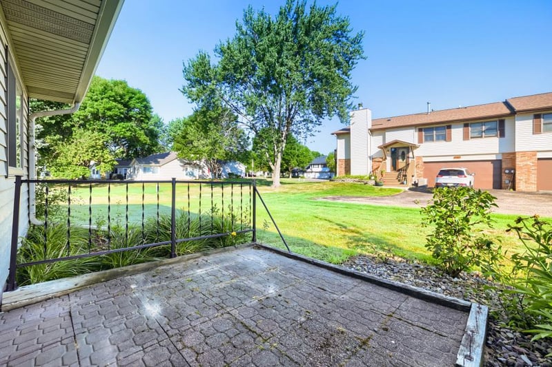 3743 Goodwin Ave N, Oakdale, MN 55128
