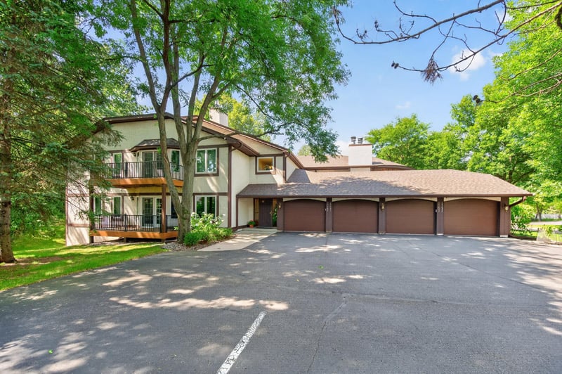 15695 Sussex Dr, Minnetonka, MN 55345