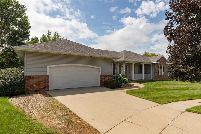 2810 Sunset Ln NE, Rochester, MN 55906