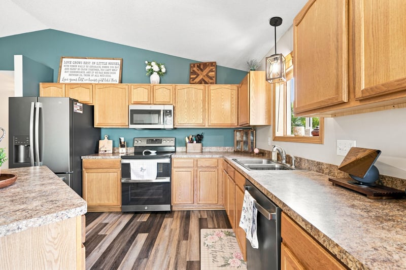 926 Steamboat Ln, Montrose, MN 55363