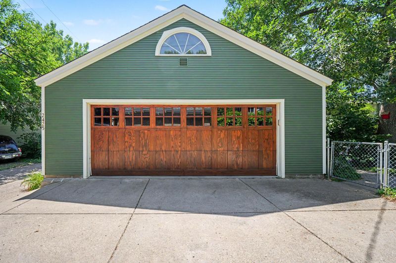 2425 Bryant Ave S, Minneapolis, MN 55405