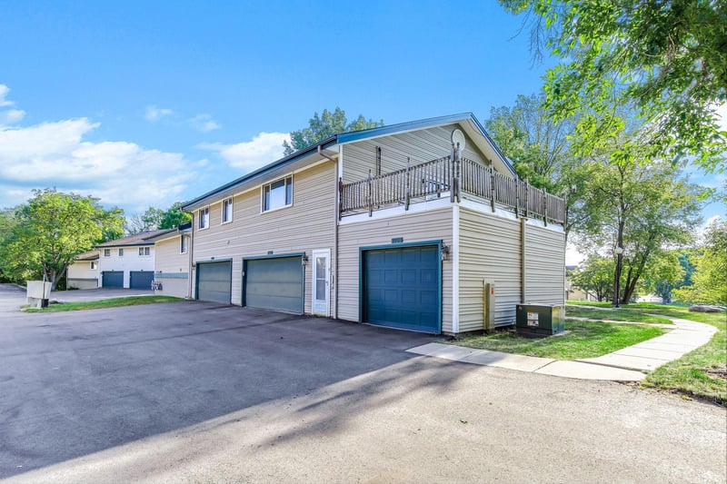 2700 Shenandoah Ln N, Plymouth, MN 55447