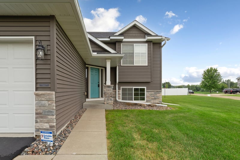 2401 Foxtail Ln, Faribault, MN 55021