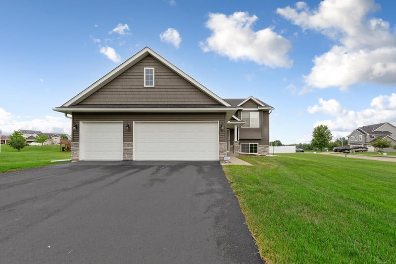 2401 Foxtail Ln, Faribault, MN 55021
