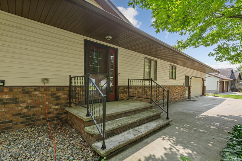 556 Karmil Pl, Gaylord, MN 55334