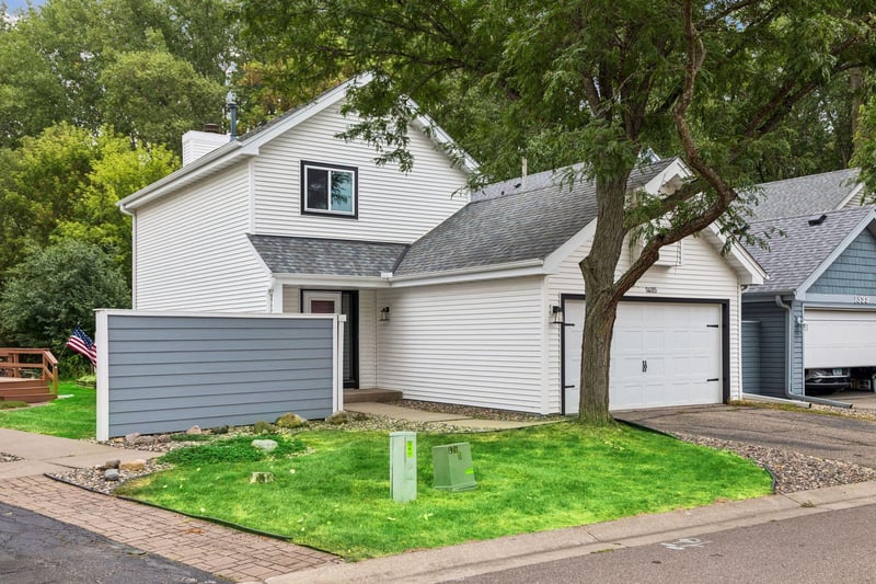 1405 Granada Trl N, Oakdale, MN 55128