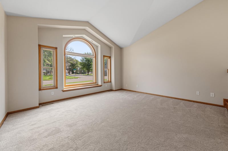 1160 Greenleaf Rd, Owatonna, MN 55060