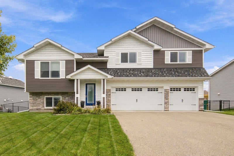 1638 Hidden Trl, Mayer, MN 55360