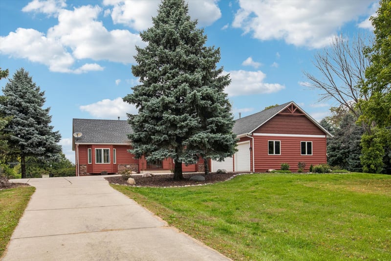 6176 W 214th St, Jordan, MN 55352
