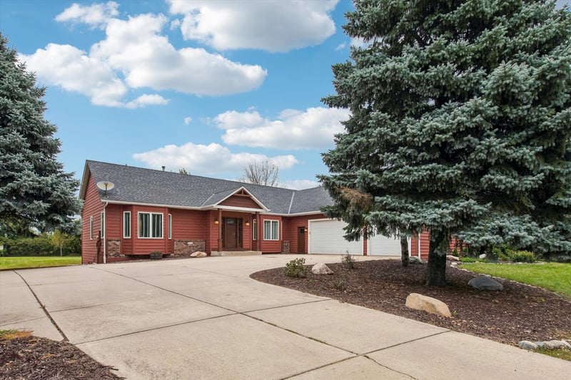 6176 W 214th St, Jordan, MN 55352