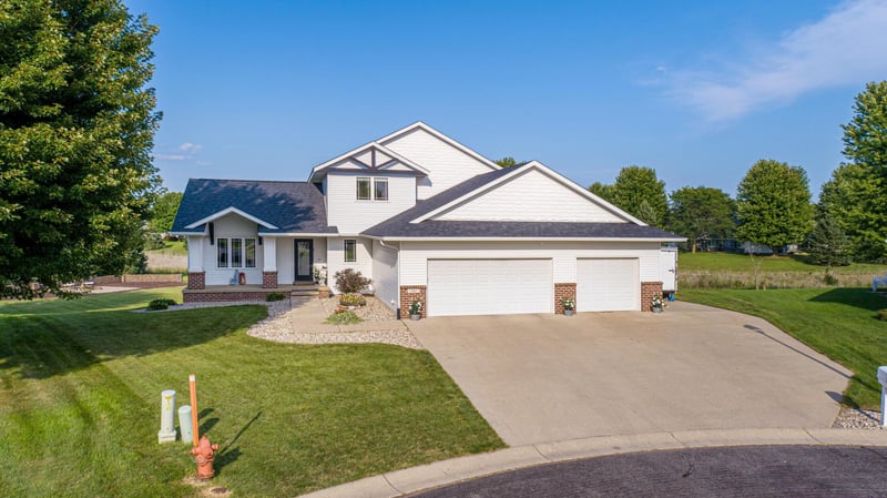 120 Callaway Ct, Mankato, MN 56001