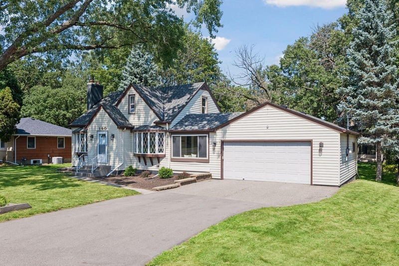 160 Mission Ln, Bloomington, MN 55420