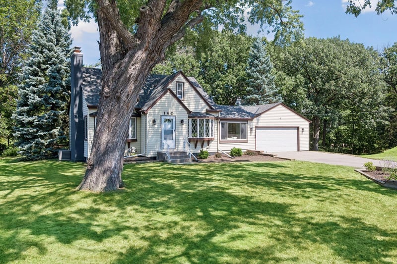 160 Mission Ln, Bloomington, MN 55420