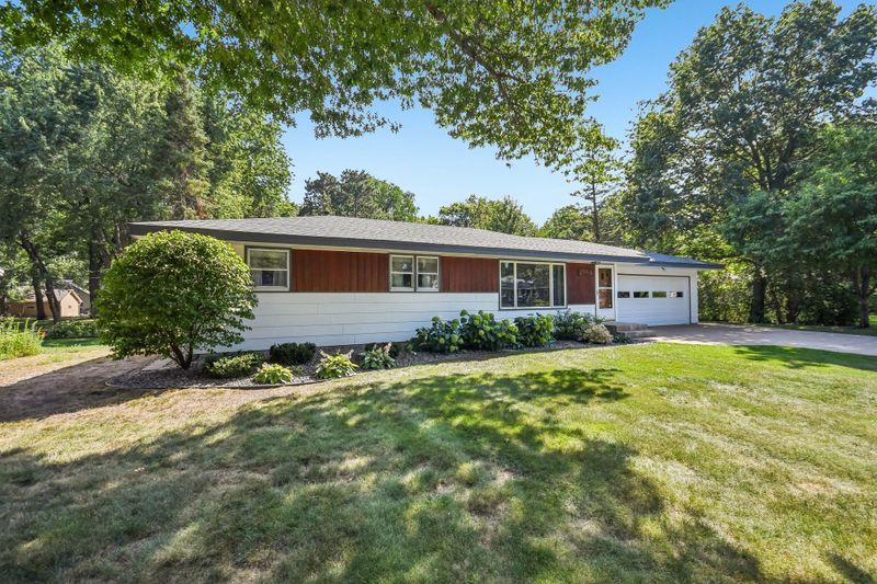 2564 Ardan Ave, Mounds View, MN 55112