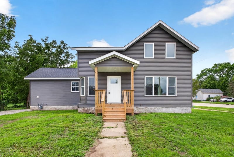 300 W Main St, Spring Valley, MN 55975