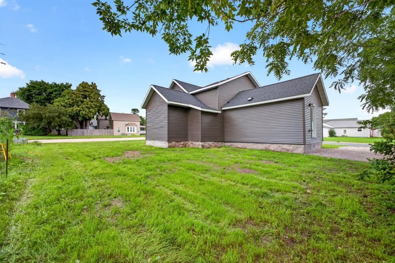 300 W Main St, Spring Valley, MN 55975