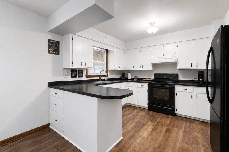 1516 Wellington Crescent, Faribault, MN 55021