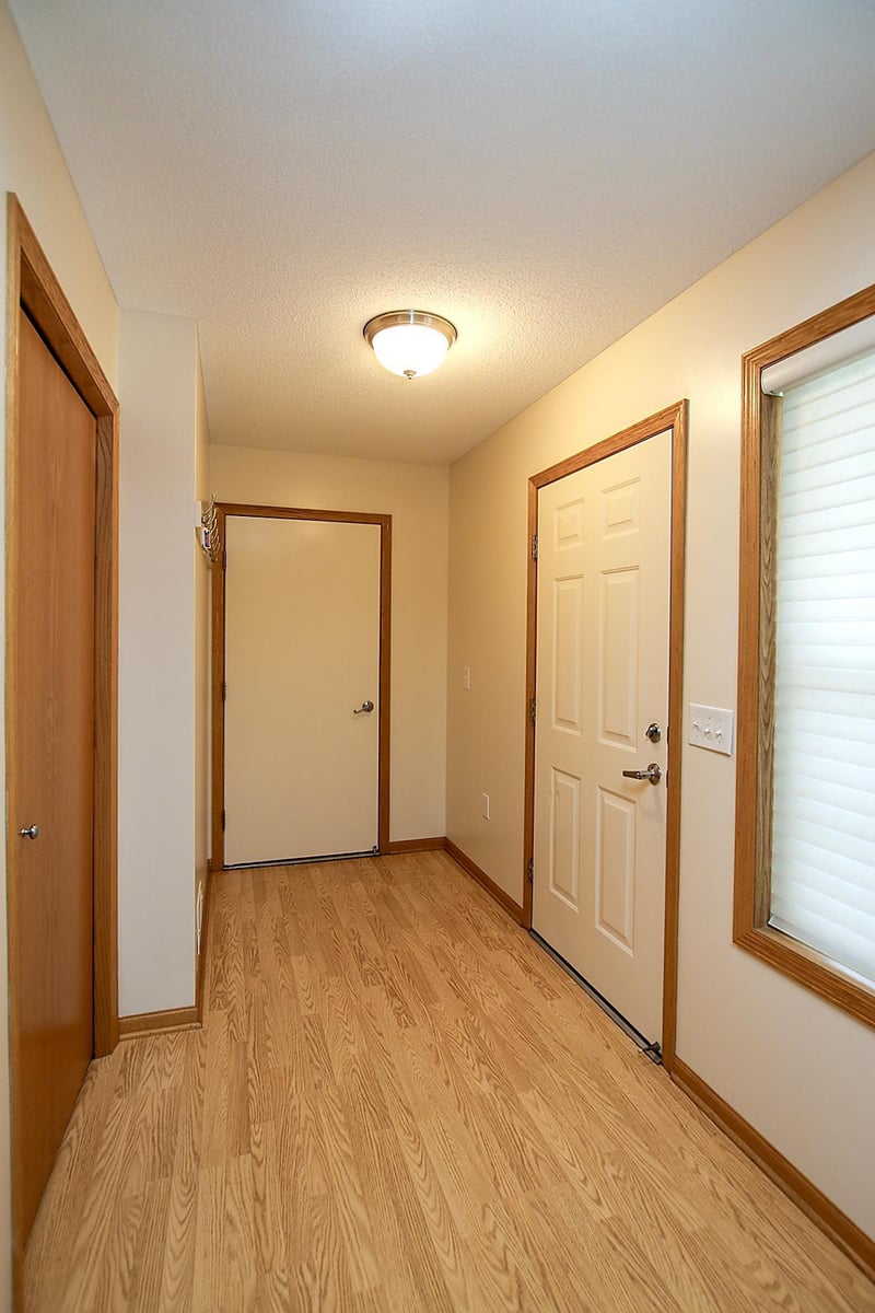1088 Blackbird Trl SW, Hutchinson, MN 55350