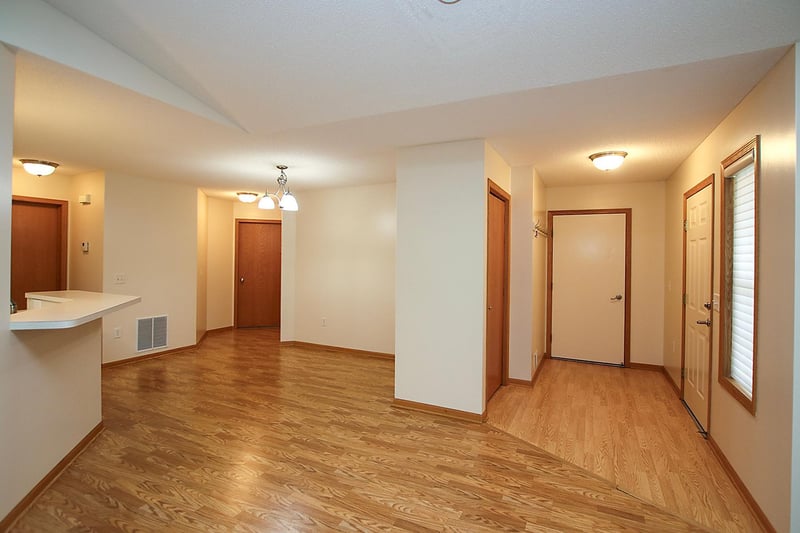 1088 Blackbird Trl SW, Hutchinson, MN 55350