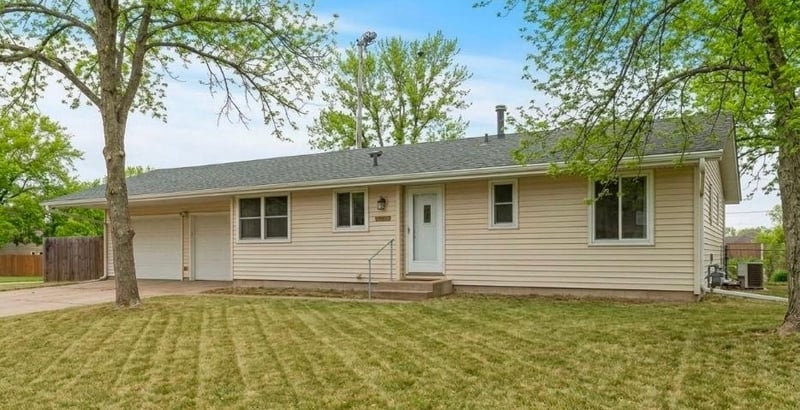 10361 Uplander St NW, Coon Rapids, MN 55433