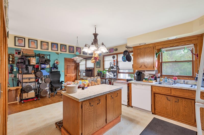 1398 25th St NW, New Brighton, MN 55112