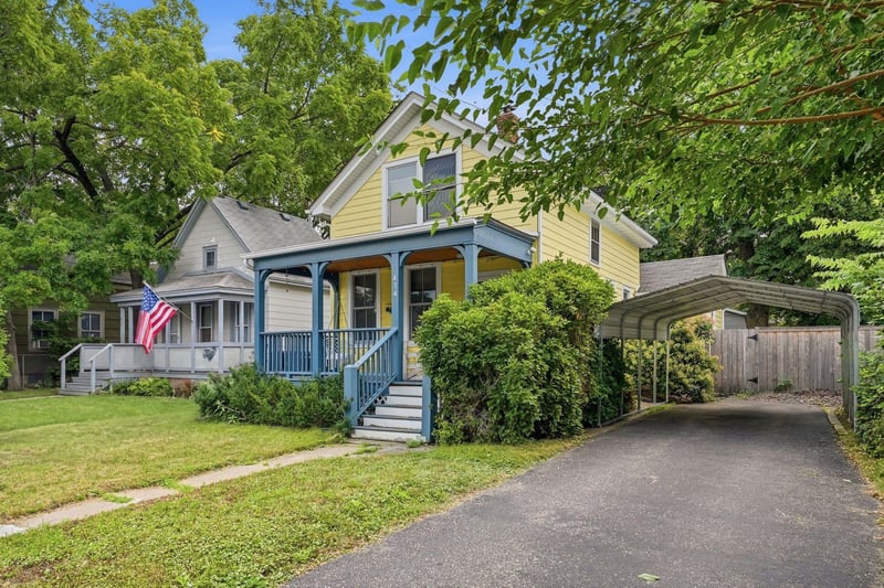 414 Banfil St, Saint Paul, MN 55102