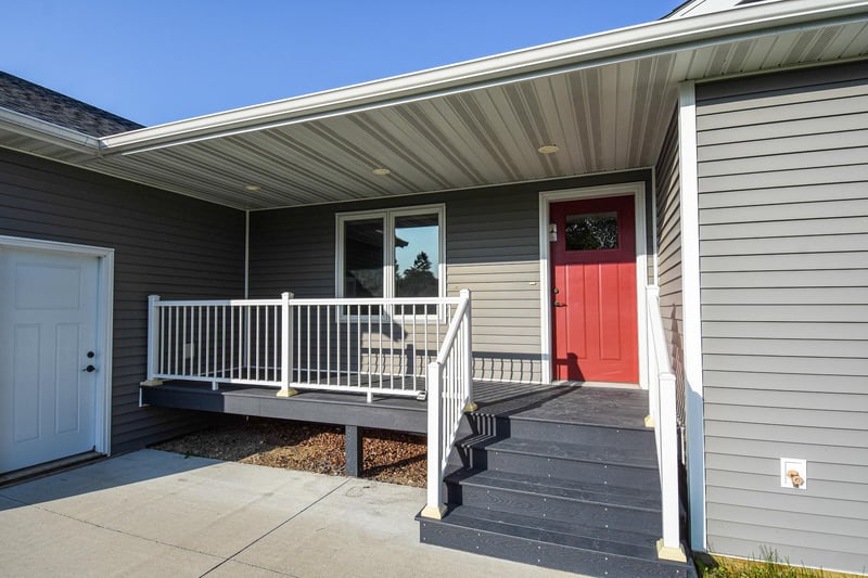 828 Alice Dr, Thief River Falls, MN 56701