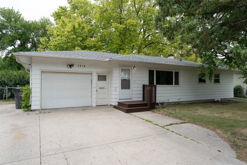 1715 19th St S, Moorhead, MN 56560