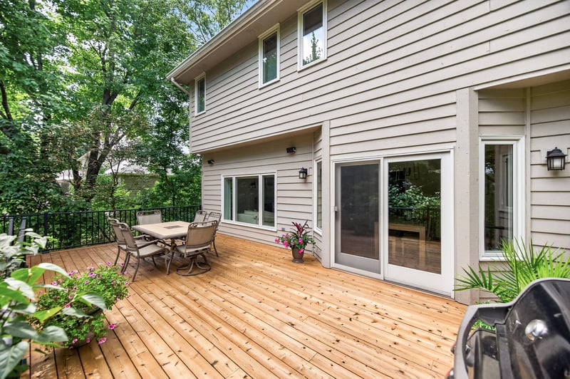 2201 Pine Island Rd, Minnetonka, MN 55305