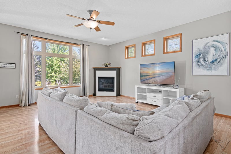 20710 Helena Ln, Lakeville, MN 55044