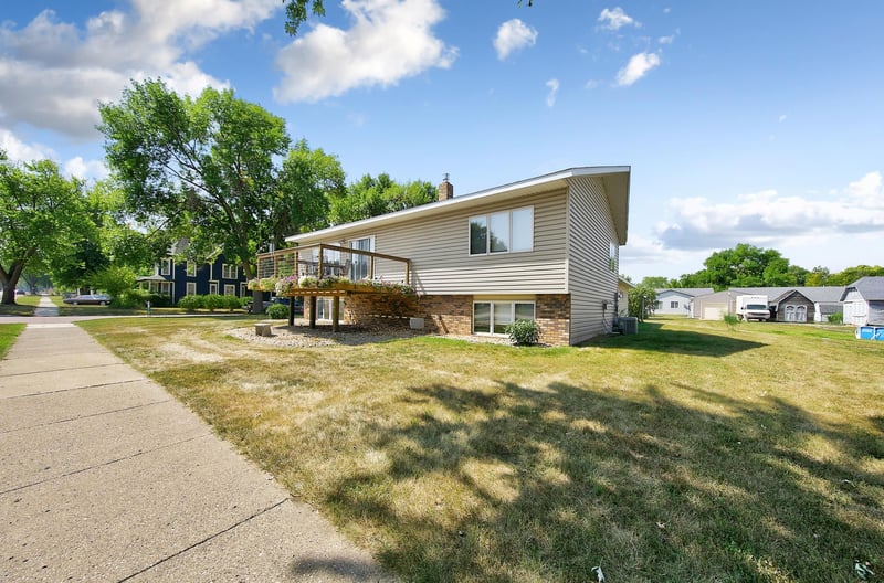 510 12th St, Windom, MN 56101