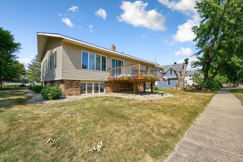 510 12th St, Windom, MN 56101