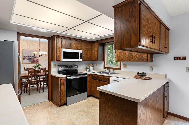 2101 Sheridan Hills Rd, Minnetonka, MN 55391