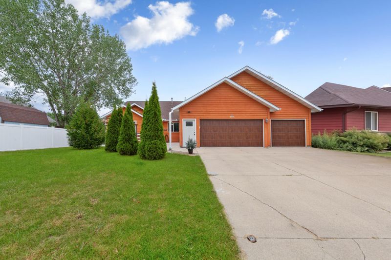 1905 Prairie Ln NE, Owatonna, MN 55060