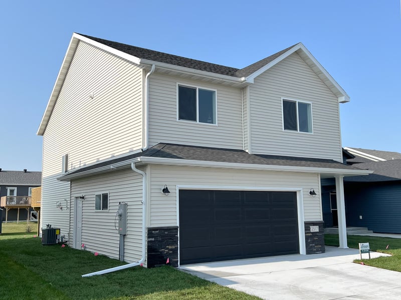 2517 36th Ave S, Moorhead, MN 56560