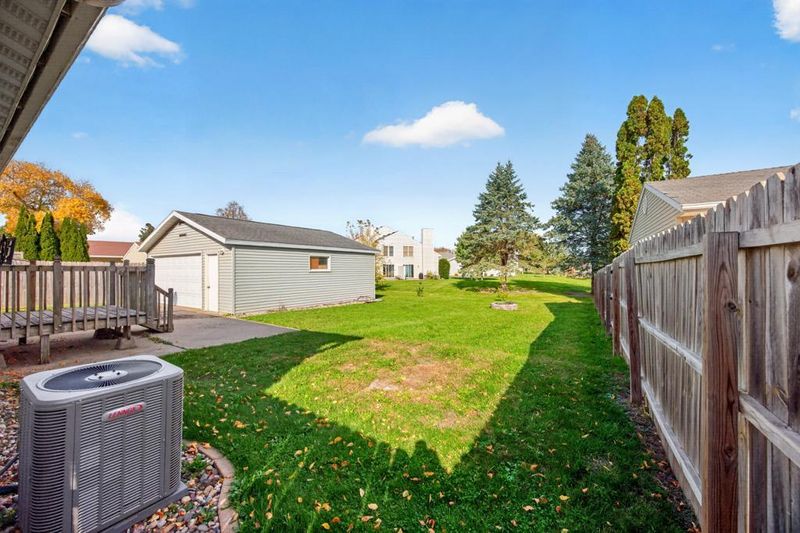 967 16 1/4 St SE, Rochester, MN 55904