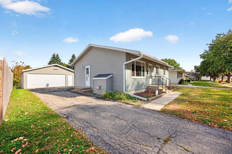 967 16 1/4 St SE, Rochester, MN 55904