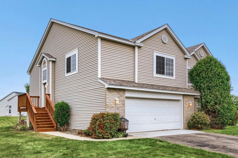 15663 Finch Ave, Apple Valley, MN 55124