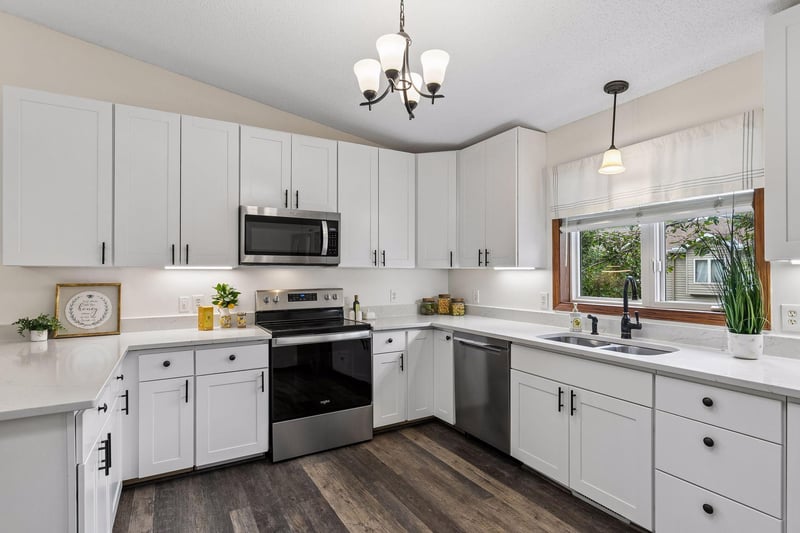 13049 Penn Ave S, Burnsville, MN 55337