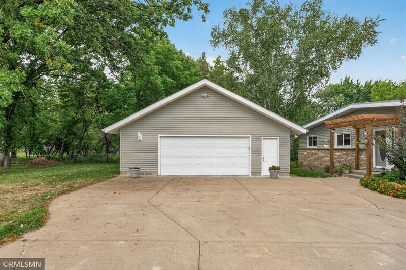 2720 Silver Fox Rd, White Bear Lake, MN 55110